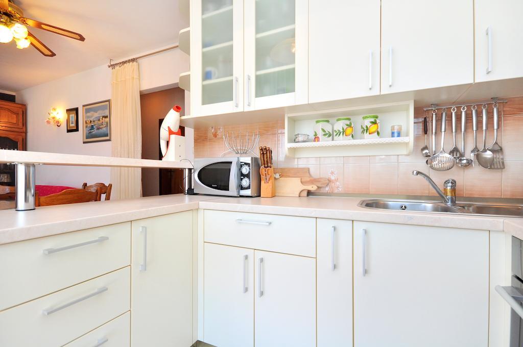 Apartments Sakal Trogir Rum bild