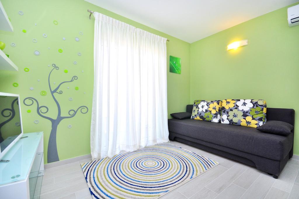 Apartments Sakal Trogir Rum bild