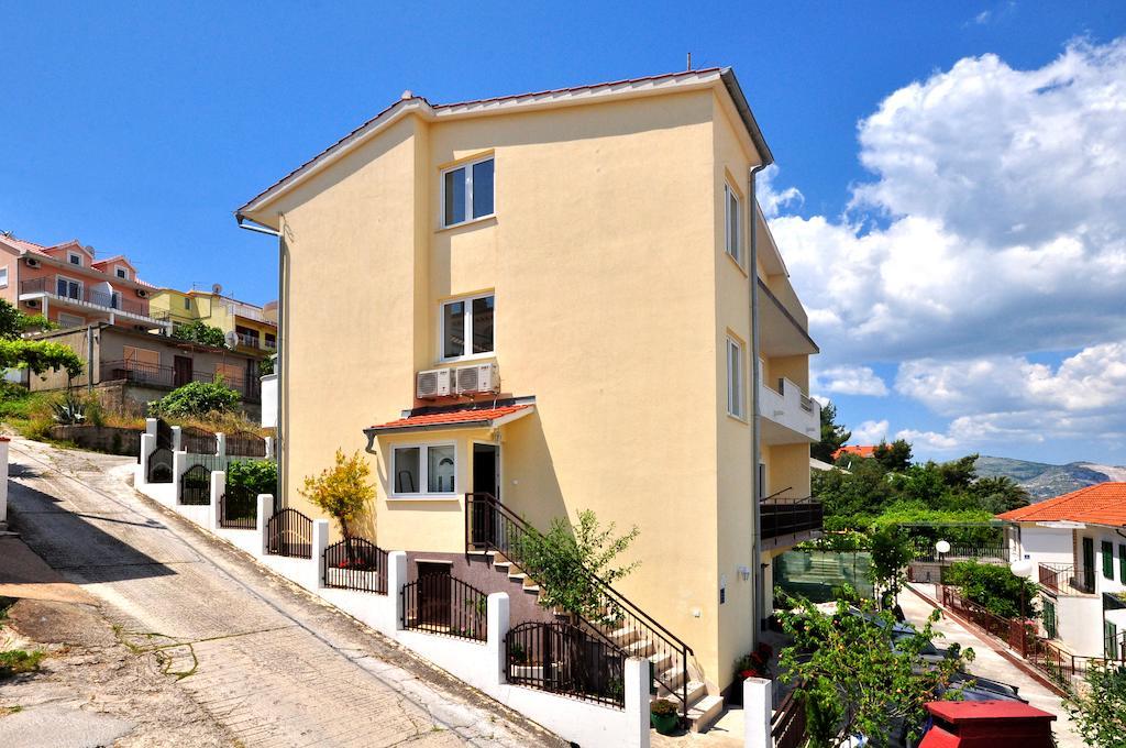 Apartments Sakal Trogir Rum bild