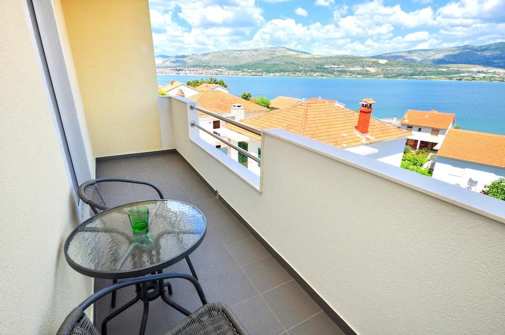 Apartments Sakal Trogir Rum bild