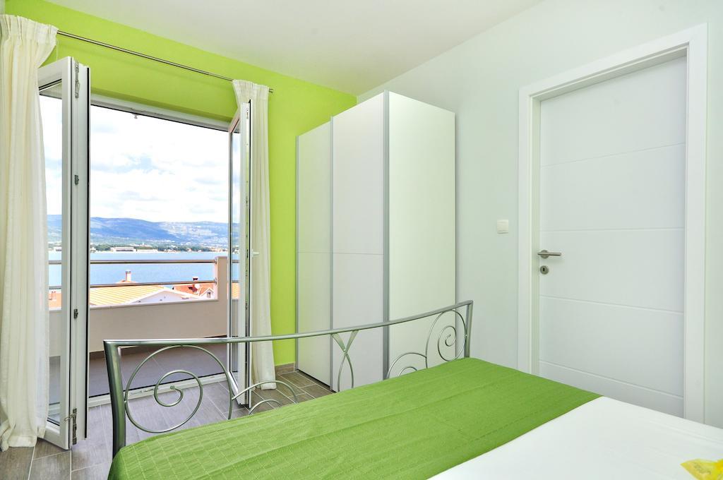 Apartments Sakal Trogir Rum bild