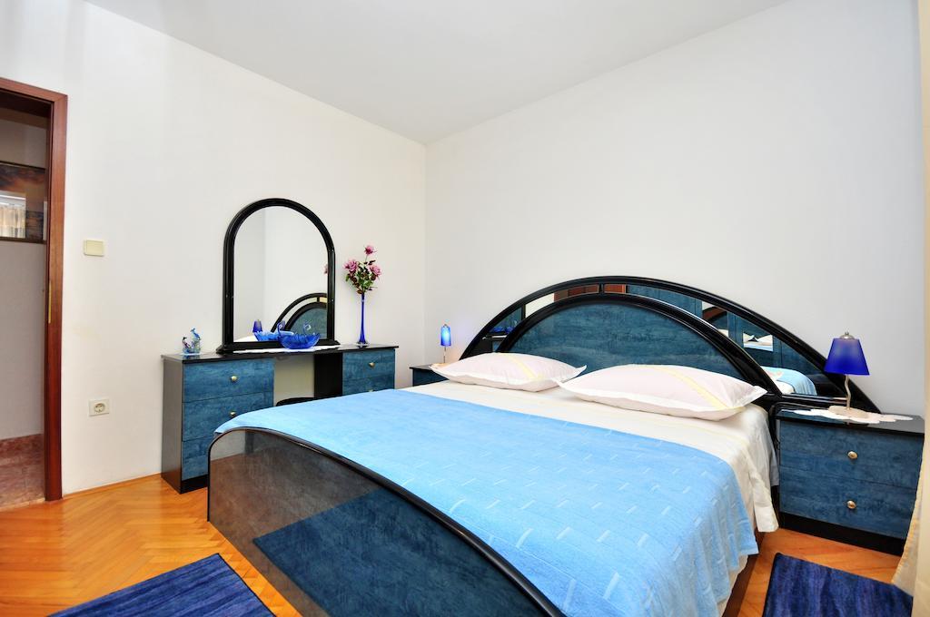 Apartments Sakal Trogir Rum bild