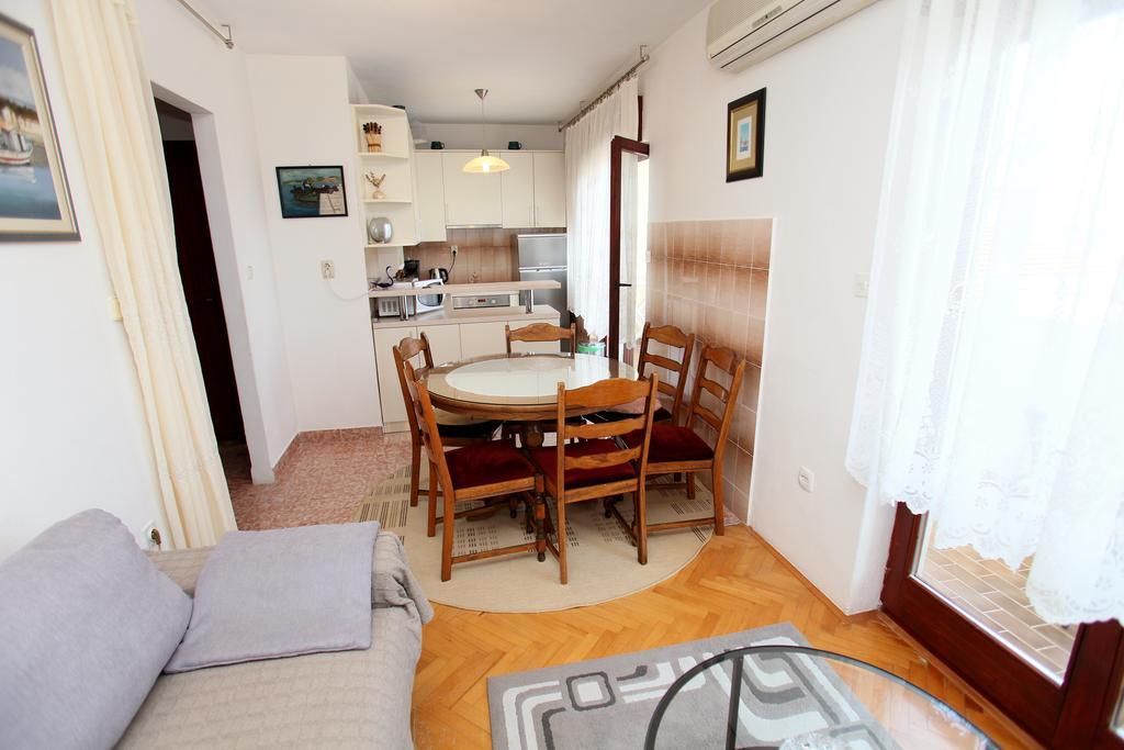 Apartments Sakal Trogir Exteriör bild