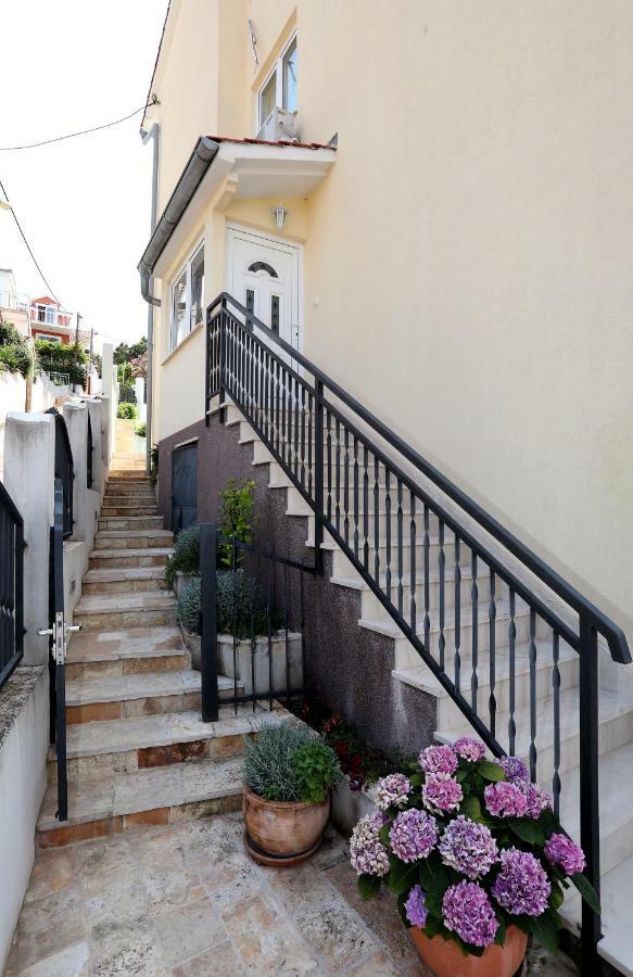 Apartments Sakal Trogir Exteriör bild