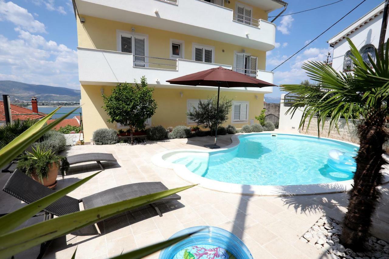 Apartments Sakal Trogir Exteriör bild