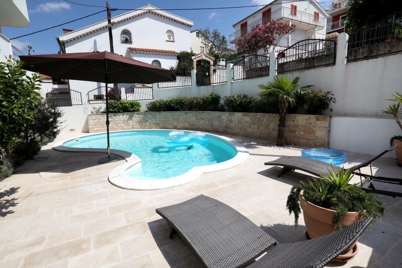 Apartments Sakal Trogir Exteriör bild