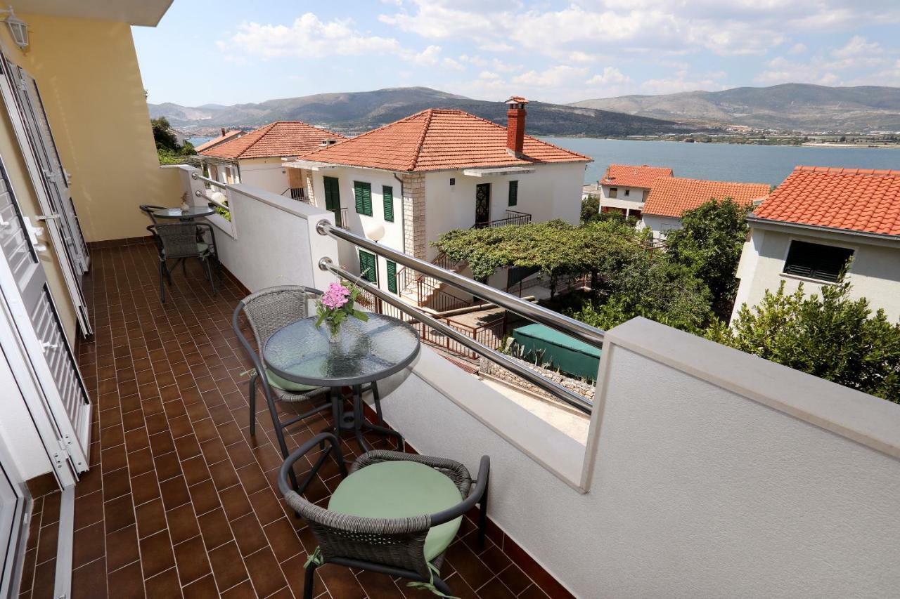 Apartments Sakal Trogir Exteriör bild