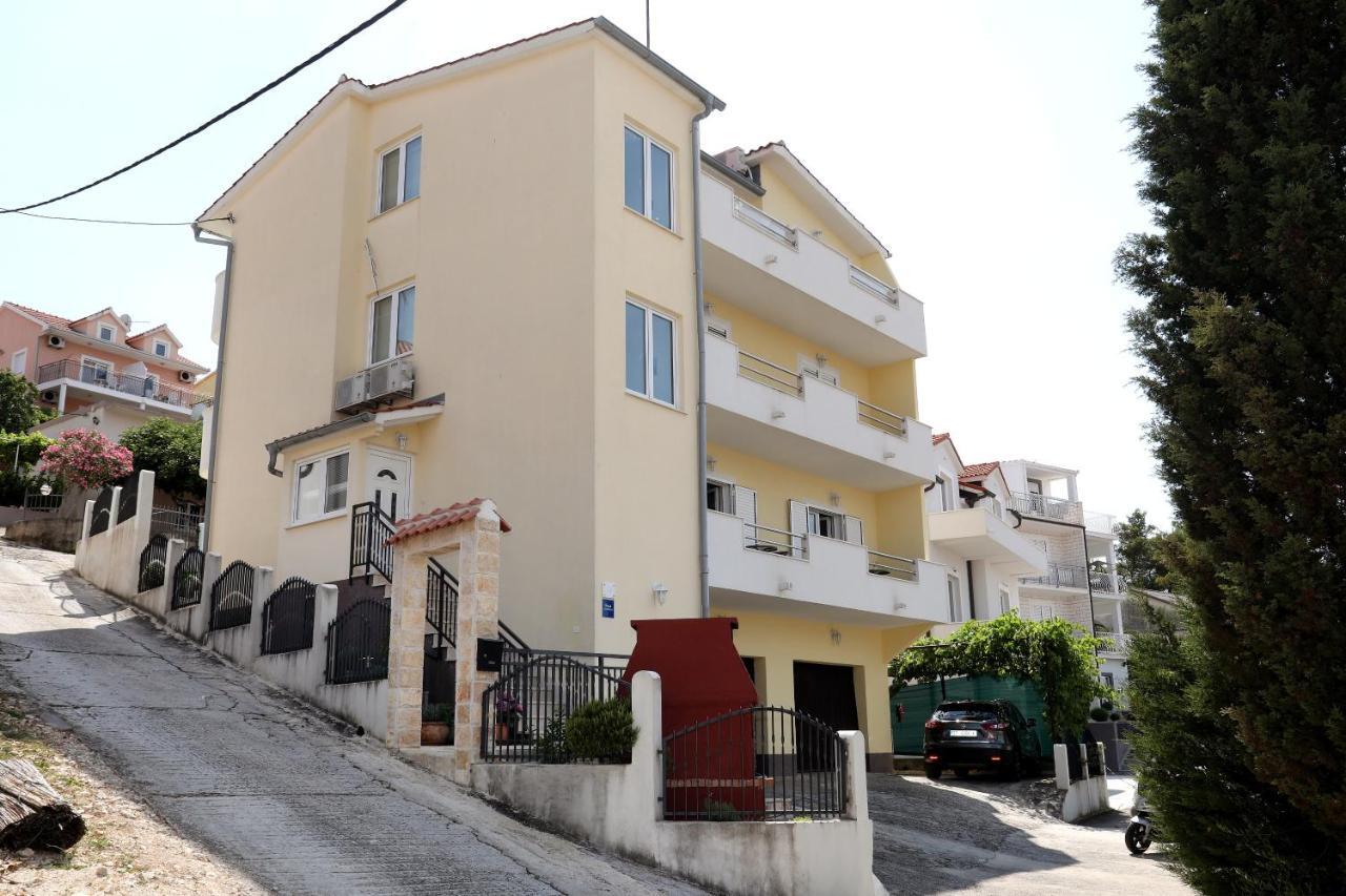 Apartments Sakal Trogir Exteriör bild